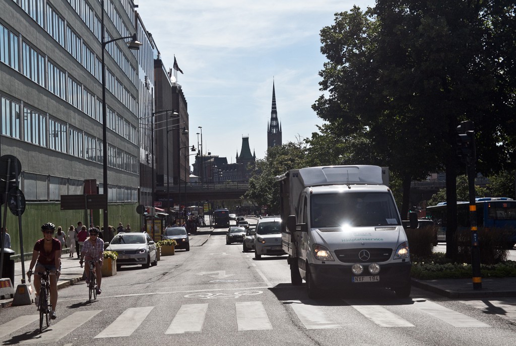 Daugmaž tipiška Stokholmo gatvė prie Centralterminalen (pavadinimas juk pats viską pasako, ar ne?, vedanti link rotušės.